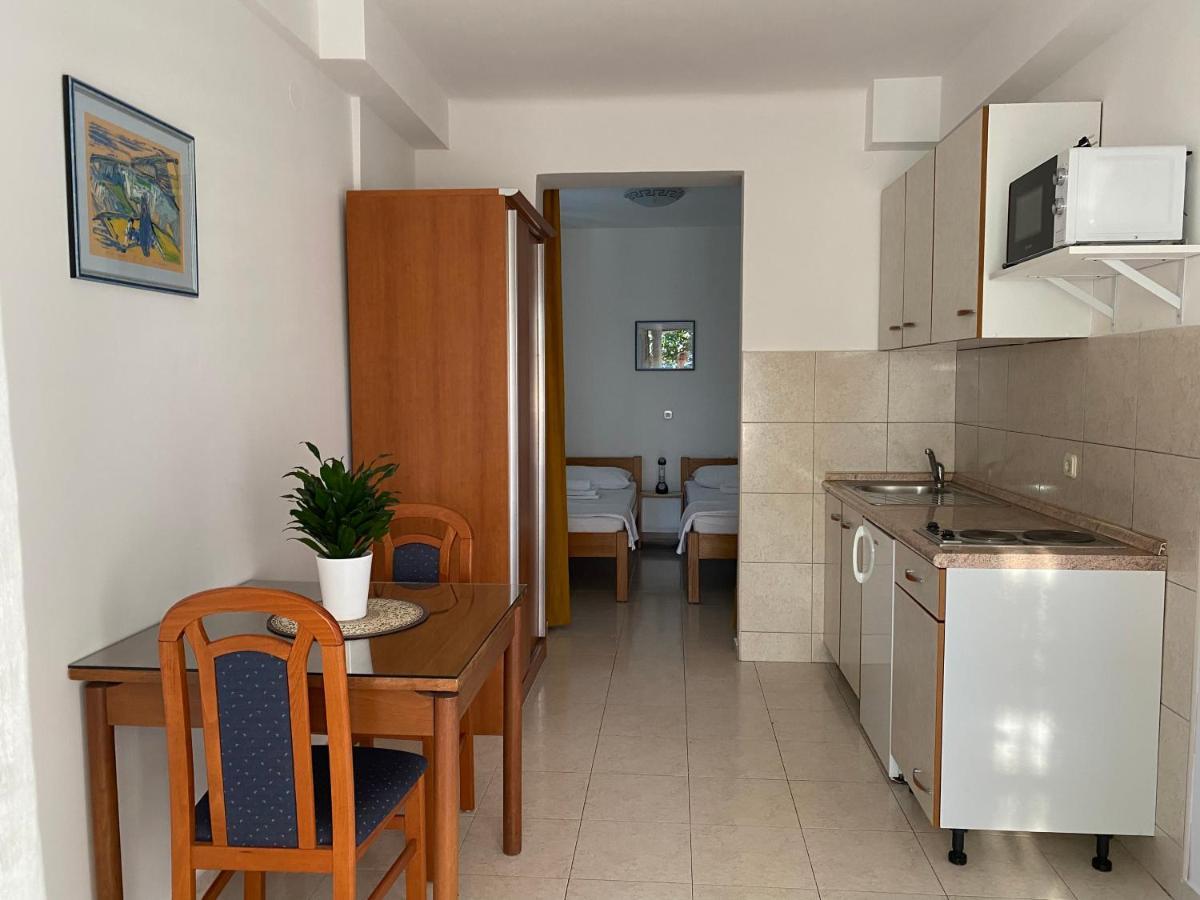 Emanuela 2 Appartement Novalja Buitenkant foto