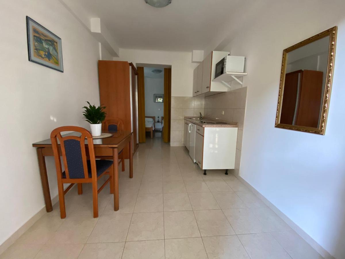 Emanuela 2 Appartement Novalja Buitenkant foto