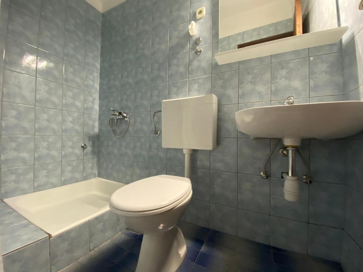 Emanuela 2 Appartement Novalja Buitenkant foto