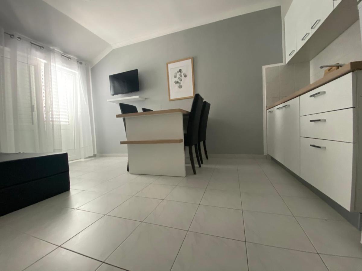 Emanuela 2 Appartement Novalja Buitenkant foto