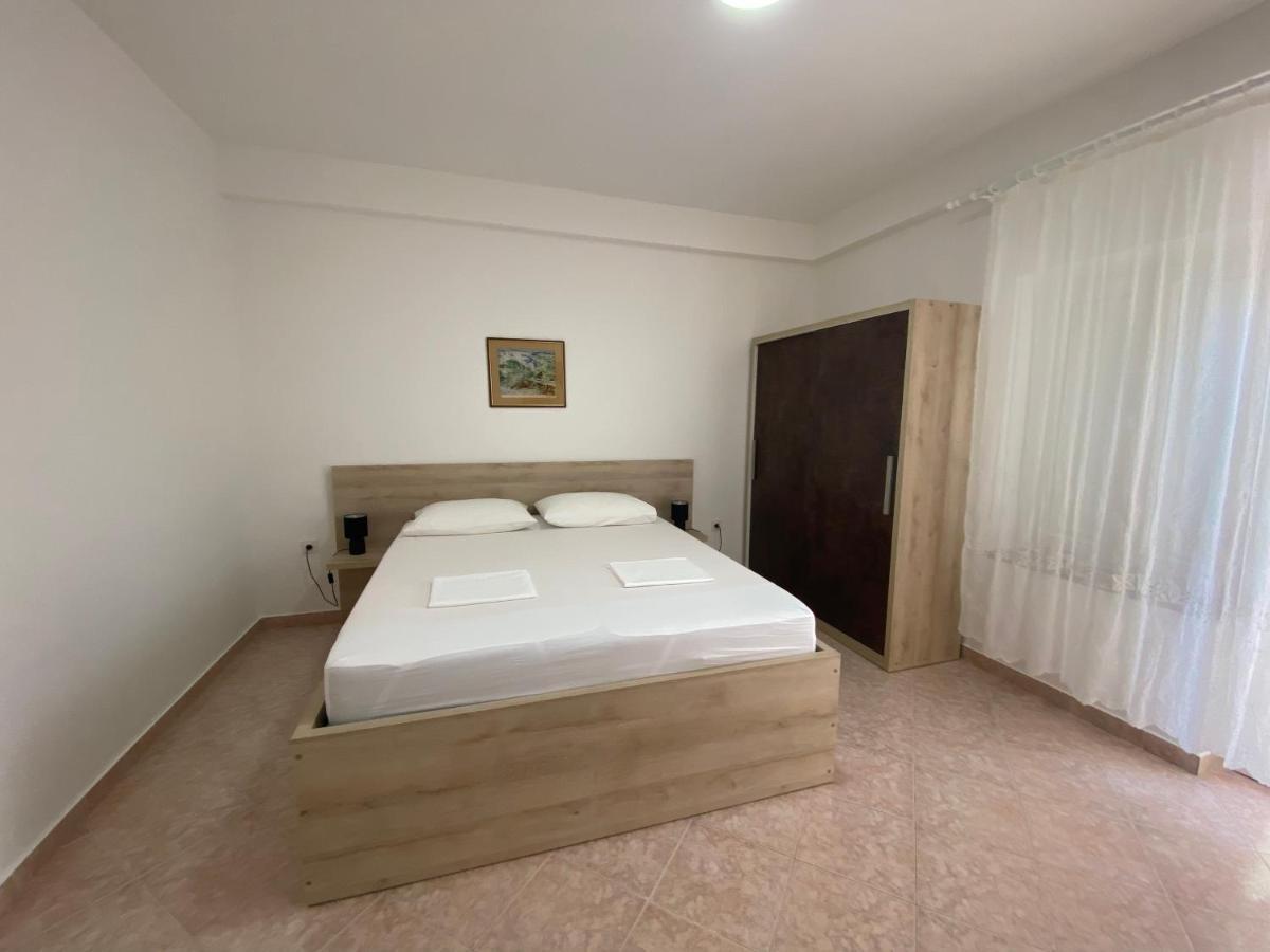 Emanuela 2 Appartement Novalja Buitenkant foto